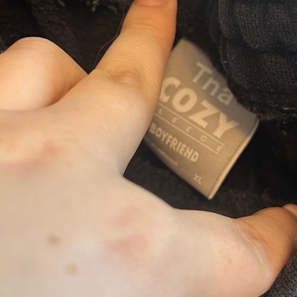 TNA (Aritzia) Cozy Fleece Boyfriend Sweatshorts - Picture 7 of 10